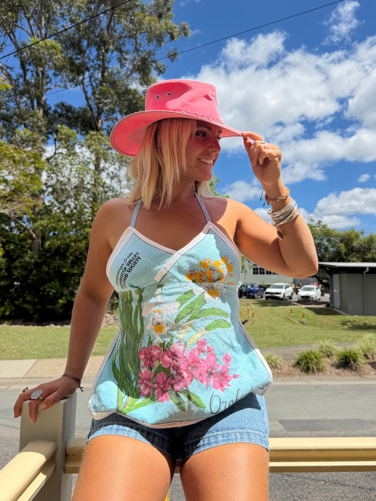 Vintage linen halter neck top. “Orchids”. Size 8-18
