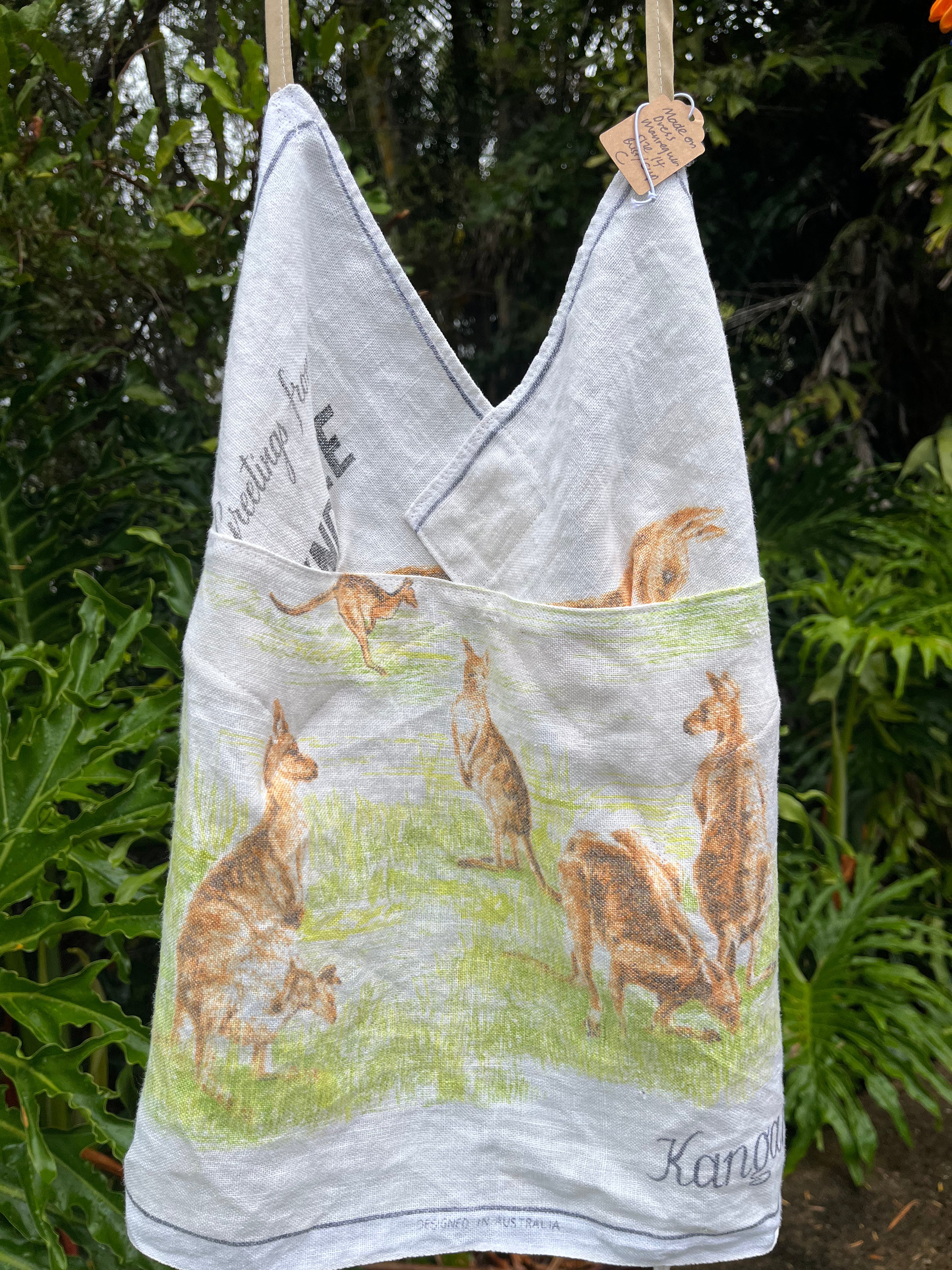 Vintage linen halter neck top “Kangaroo’s” Size 14B/C
