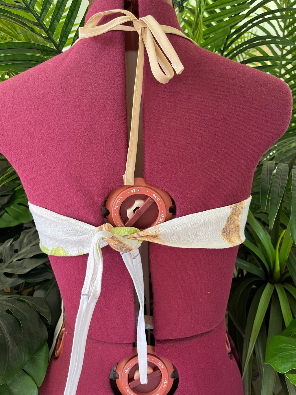 Vintage linen halter neck top “Kangaroo’s” Size 14B/C