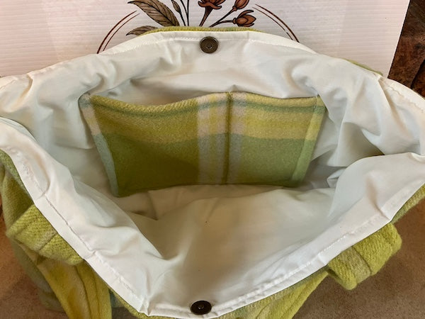 Oversized Vintage Green Wool Blanket Tote Bag Lining View with inside pocket