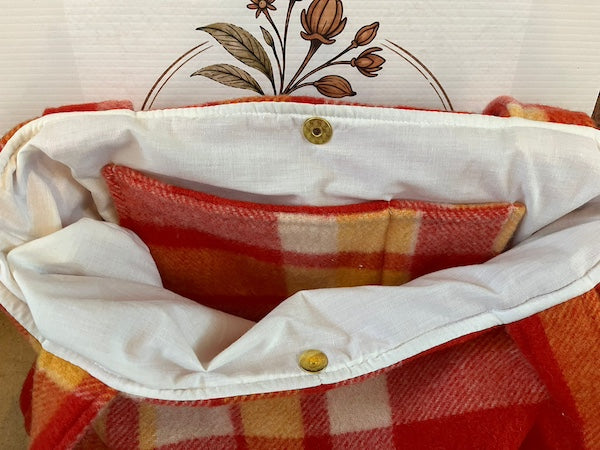 Large Vintage Wool Blanket Tote Bag Inside Lining and Pocket Detail