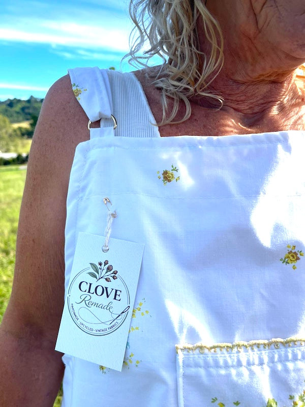 Pinafore Dress - Vintage White & Yellow Roses. Size 14-16.