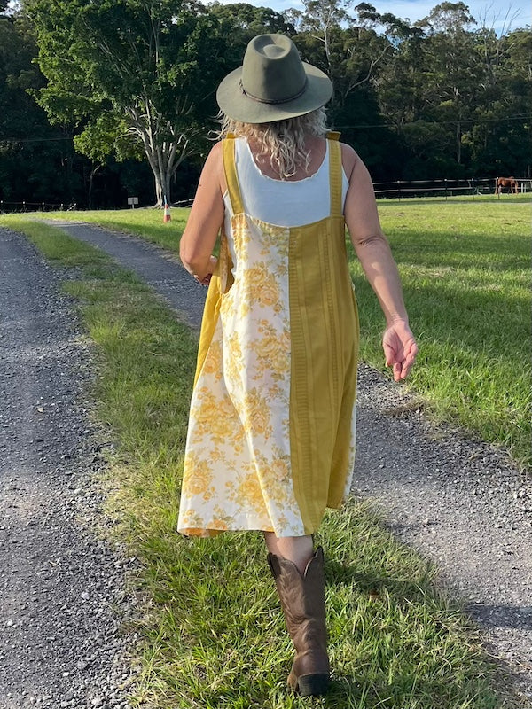 Pinafore Dress - Vintage Mustard Yellow Rose. Size 14-16.